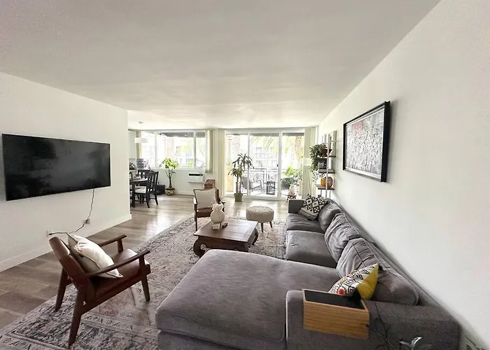 Urban Luxury In Brentwood