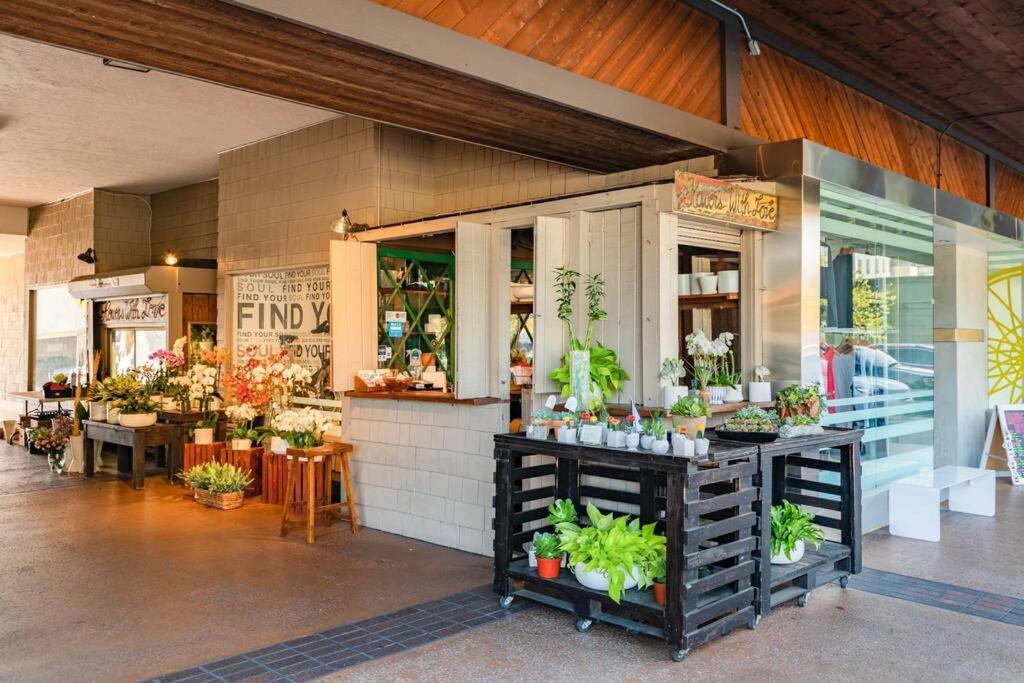 Urban Luxury In Brentwood * Los Angeles